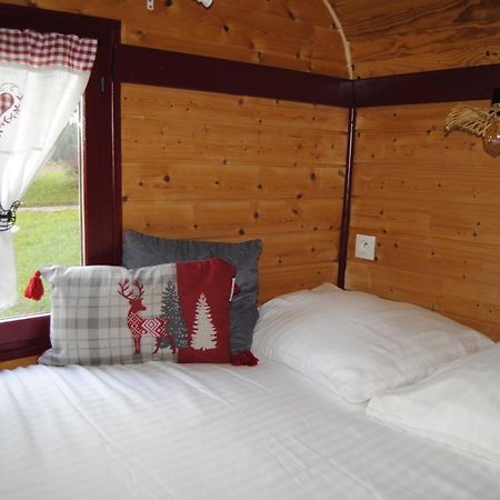 La Roulotte Belle Fleur Hotell Saint-Nabord Exteriör bild